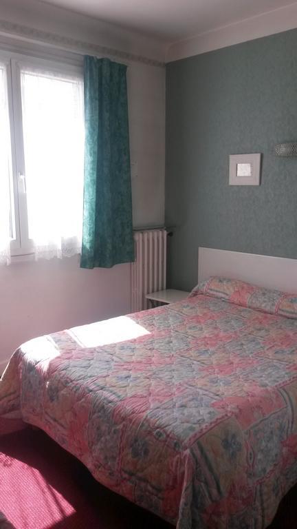 Central Hotel Saint-Priest  Pokoj fotografie